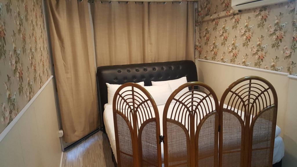 Bed And Butler Hostel Бангкок Экстерьер фото