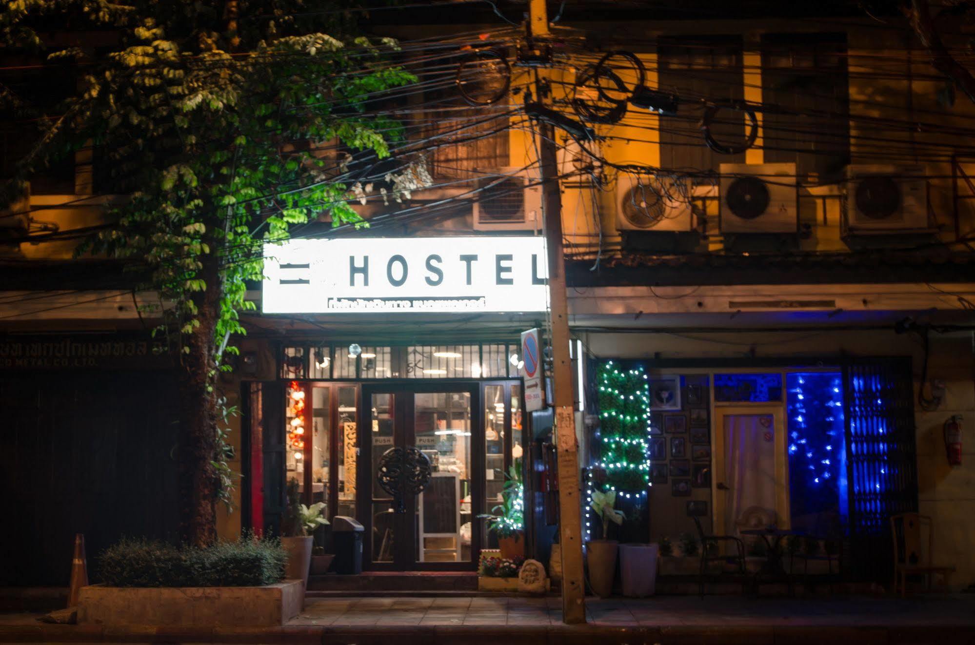 Bed And Butler Hostel Бангкок Экстерьер фото