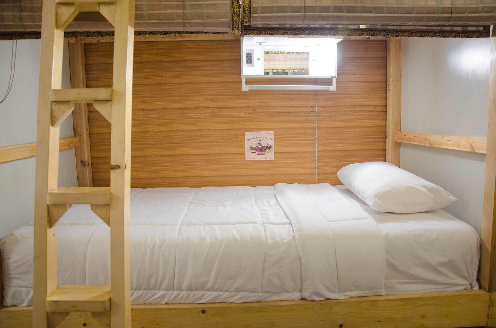 Bed And Butler Hostel Бангкок Экстерьер фото